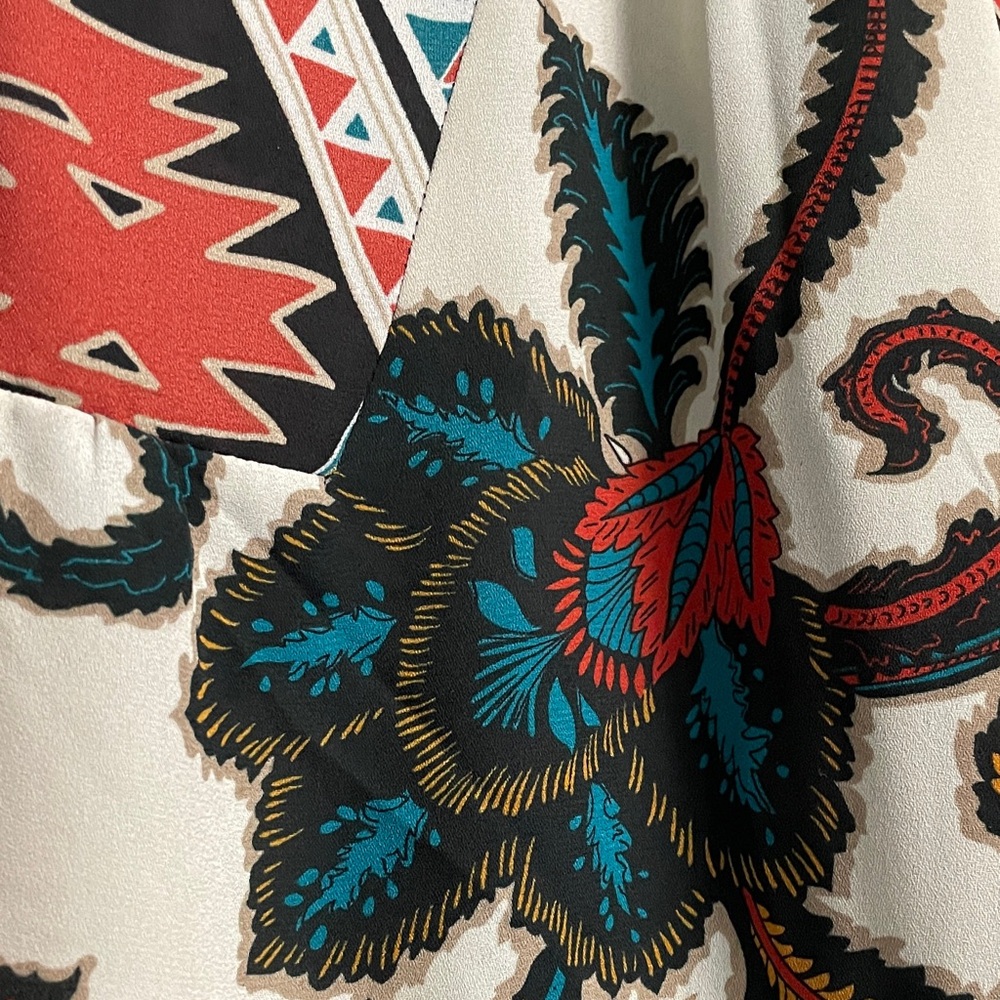 Fig and Flower Vibrant Geometric Floral Blouse - Picture 7 of 8